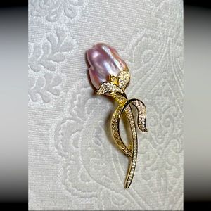 New gold plated genuine baroque pearl “rose” brooch with zircon